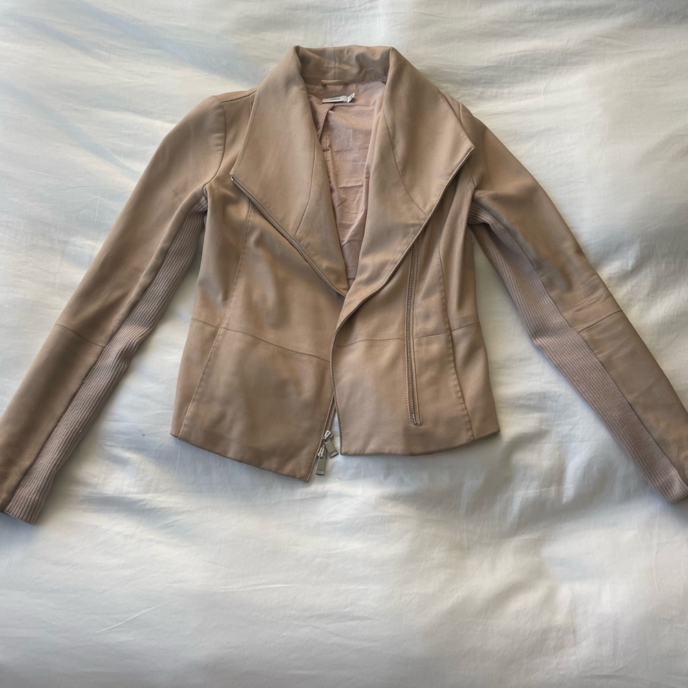 Vince buttery soft tan leather jacket 🤍🤎